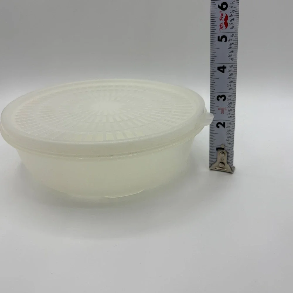 Vintage Tupperware Fruit & Berry 2 Cup Strainer Colander Bowl with Flow-Thru Lid